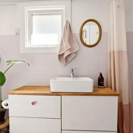 Spacious Summer House With Pool