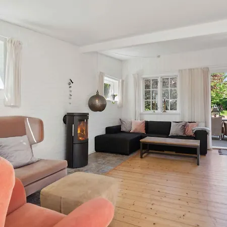Spacious Summer House With Pool, Vejby