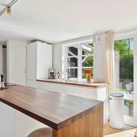 Spacious Summer House With Pool, Holiday home