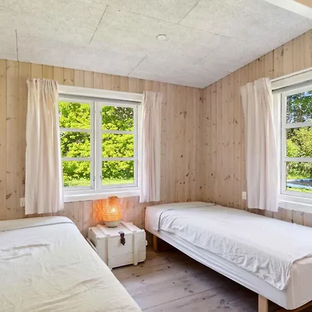 Feriehus Spacious Summer House With Pool *