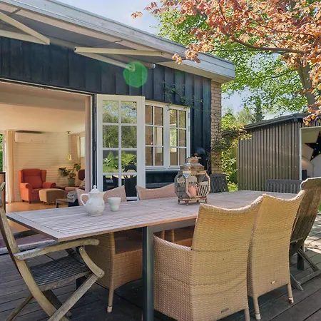 Spacious Summer House With Pool, Vejby