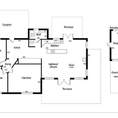 Spacious Summer House With Pool 度假居 *