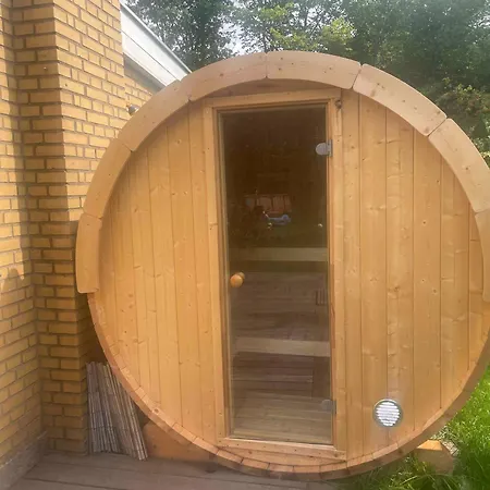 Spacious Summer House With Pool Semesterbostad Vejby