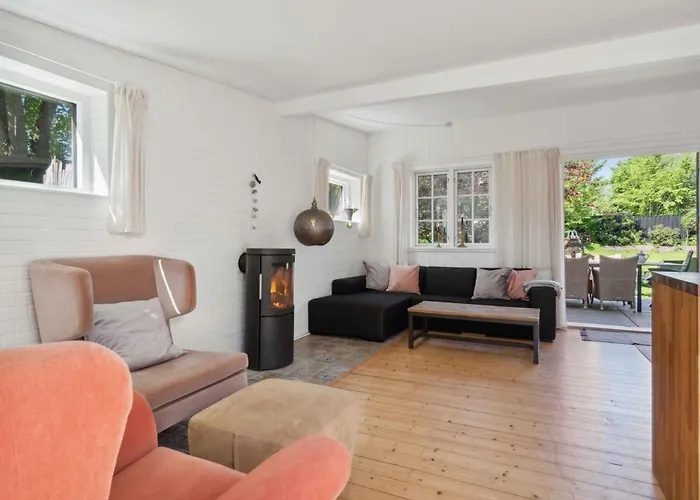 Spacious Summer House With Pool Vejby