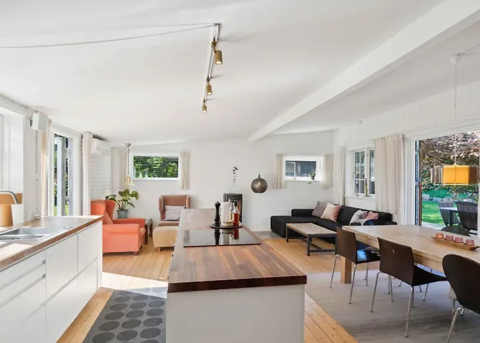 Spacious Summer House With Pool *