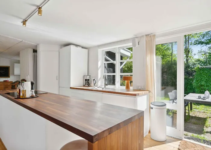 Spacious Summer House With Pool Ferienhaus