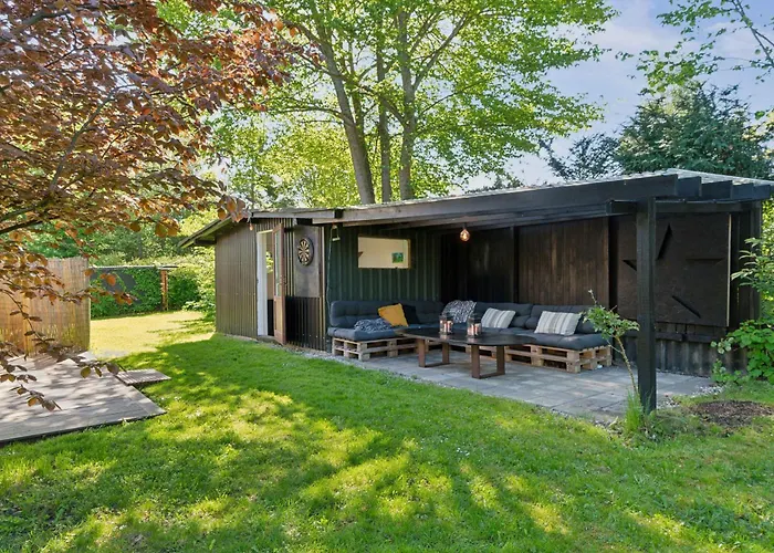 Ferienhaus Spacious Summer House With Pool