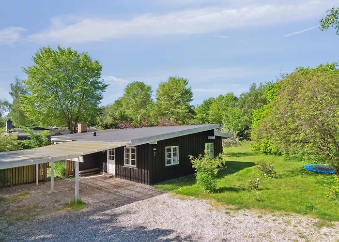Ferienhaus Spacious Summer House With Pool