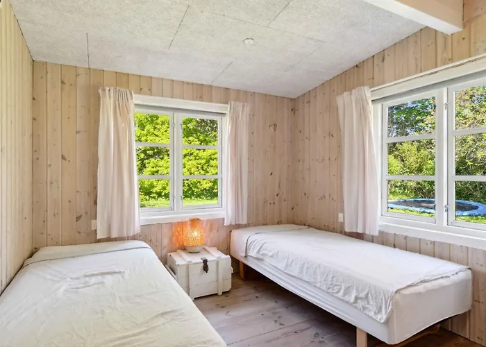 Ferienhaus Spacious Summer House With Pool *