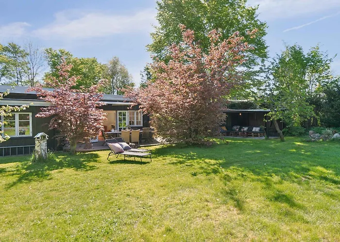Spacious Summer House With Pool Vejby