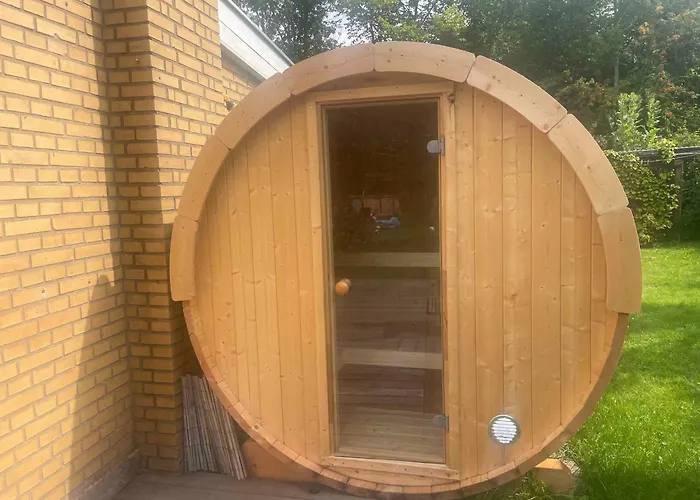 Spacious Summer House With Pool Ferienhaus Vejby